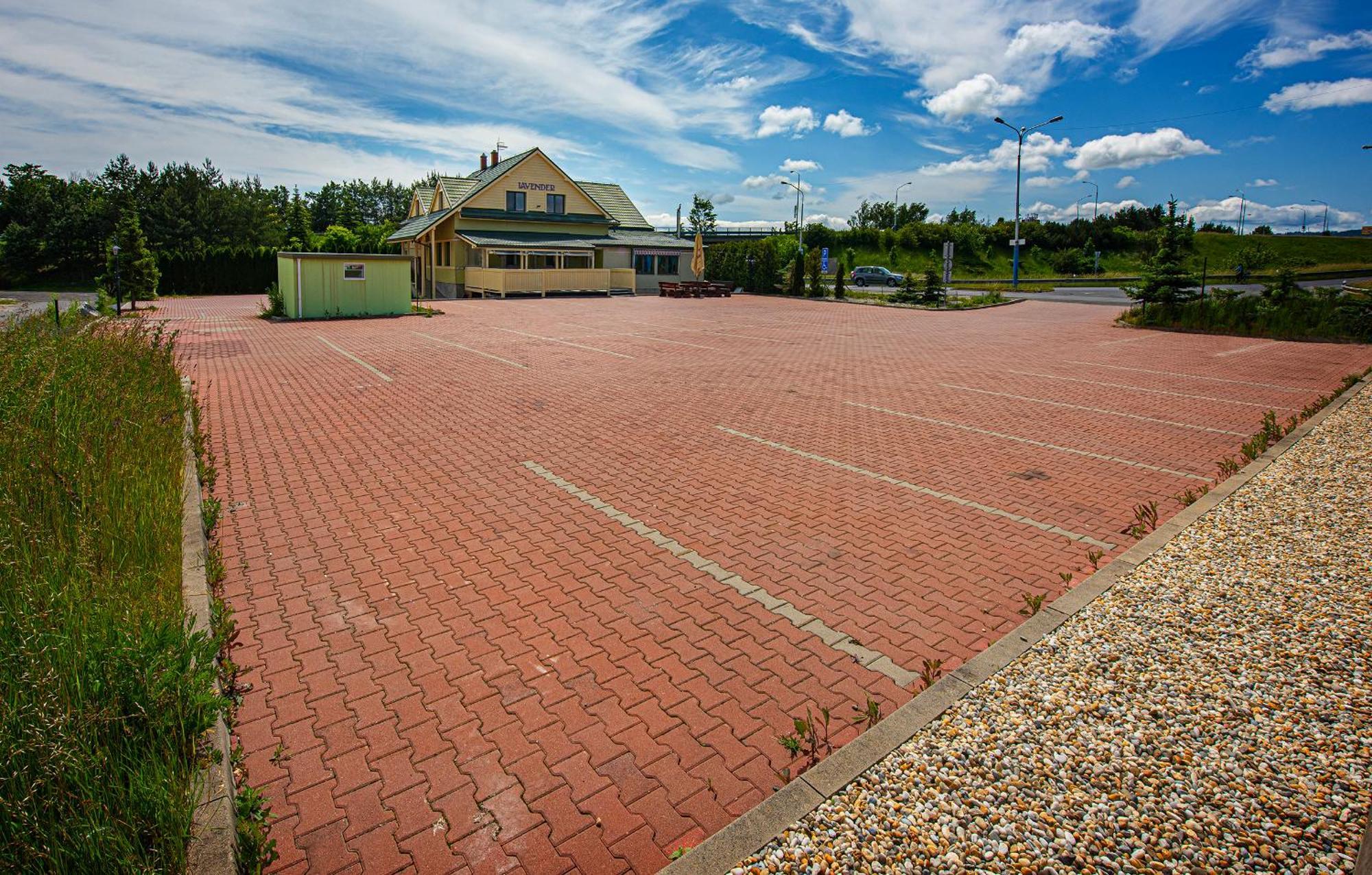 Penzion A Restauracia Lavender Motel Poprad Exterior foto